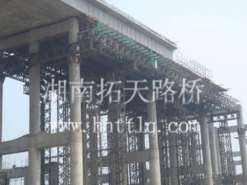 The-pouring-platform
