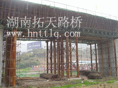 The-pouring-platform