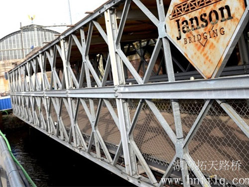 Bailey-bridge