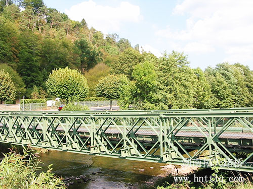 The-village-people-bridge